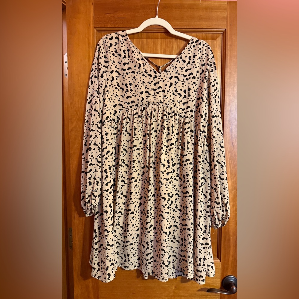 DAVI & DANI Cream and Black Long Sleeve Dress